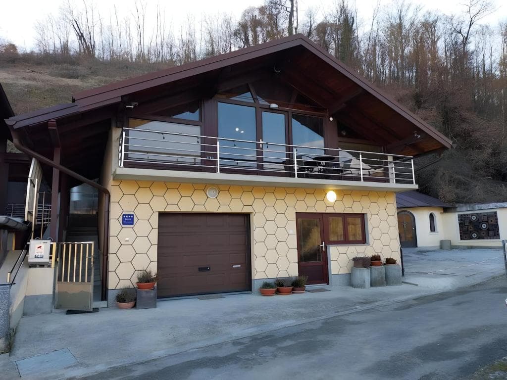 Apartment Ana with a Charming Jacuzzi near Marija Bistrica
