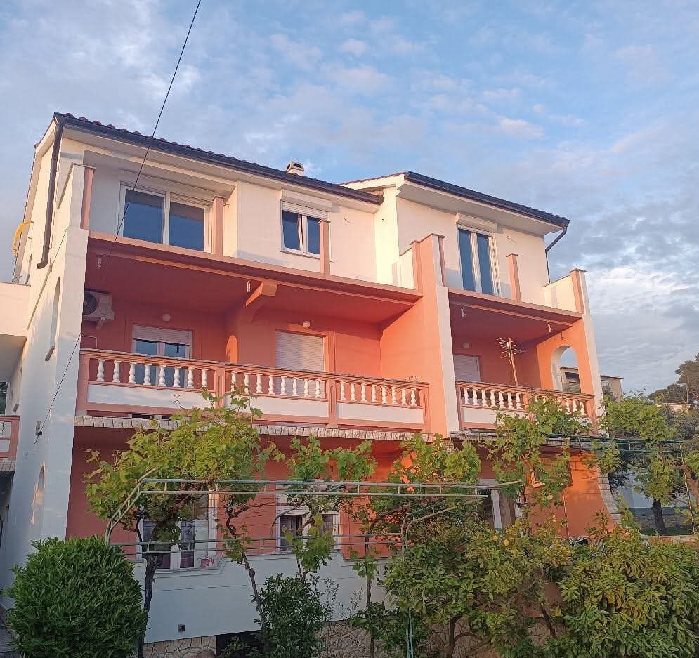 Apartmani Domaćinović