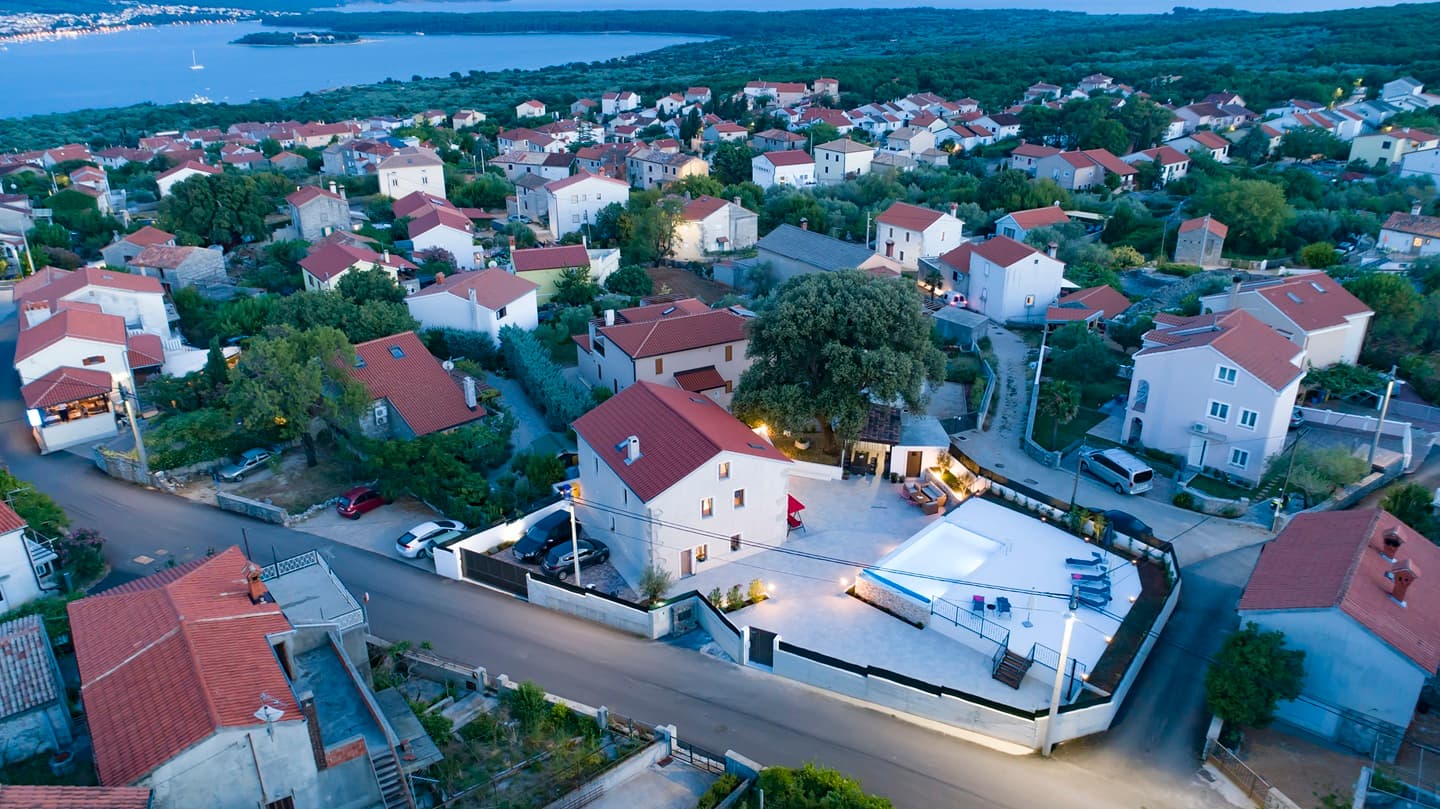 Pogled 2