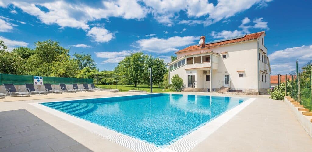 Apartmani Suzy sa zajedničkim bazenom